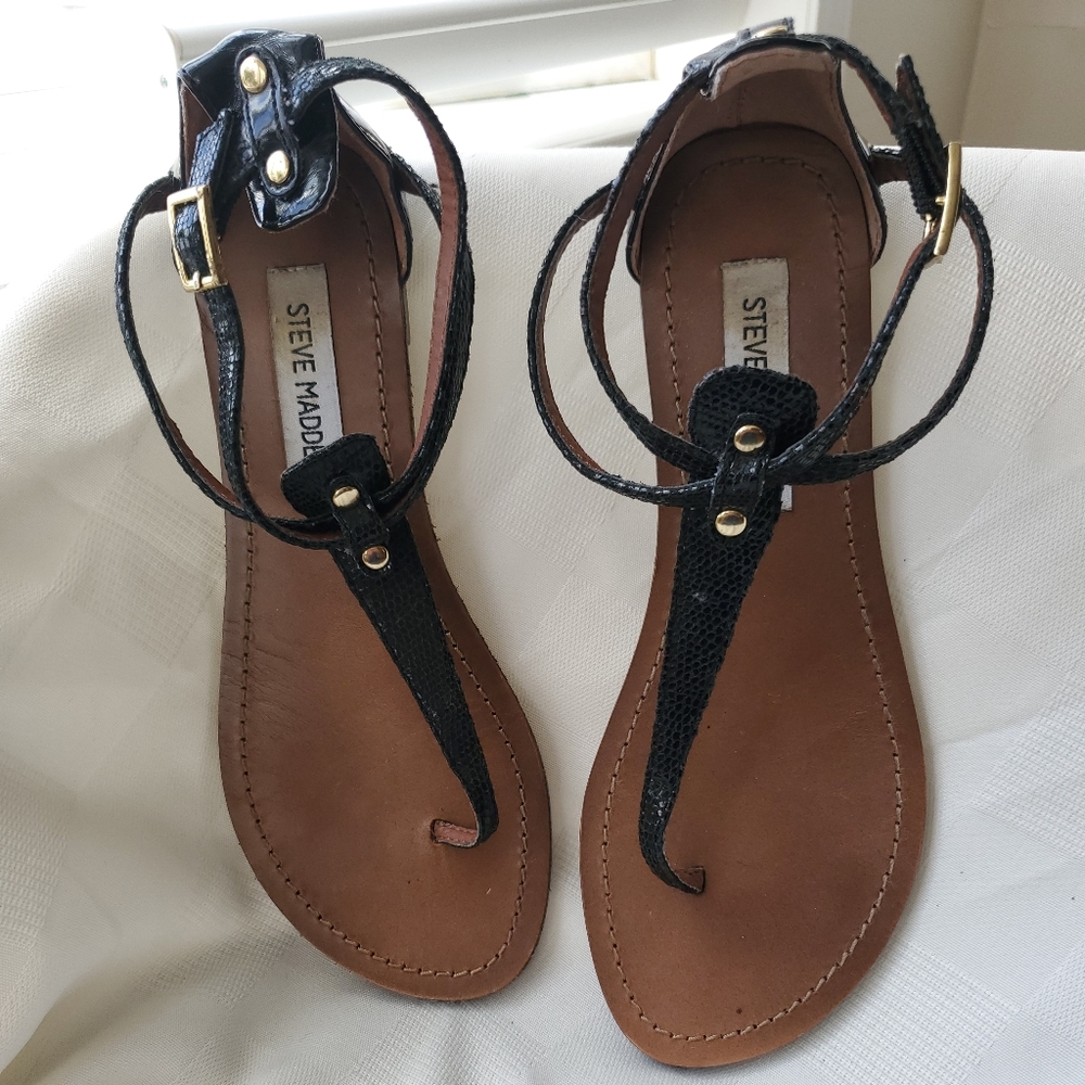Preowned Steve Madden T Strap Blk Sandal